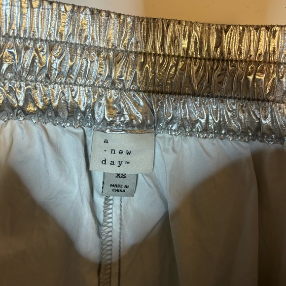 a new day Silver Metallic Jogger Pants XS - Picture 9 of 10